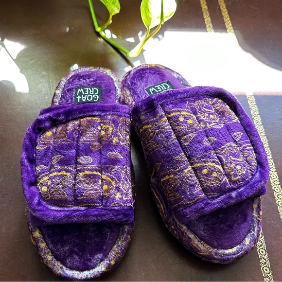 Goat Crew slippers, super soft, fun slippers for around the house. - Picture 2 of 3